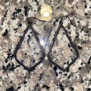 Kendra Scott Sophee drop earrings in gunmetal
